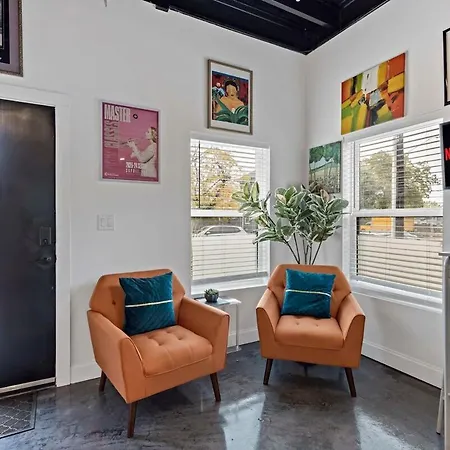 Downtown Independent Studio, Fully Equipped